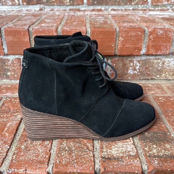 TOMS Hyde Black Suede Wedge Ankle Boots Women's Size 10 - Picture 1 of 6